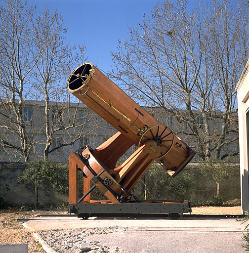 lunette astronomique à l'observatoire de Marseille